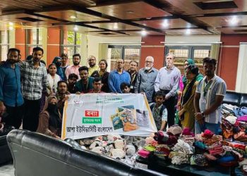 বন্যা দুর্গত মানুষের পাশে আশা ইউনিভার্সিটির শিক্ষার্থীরা