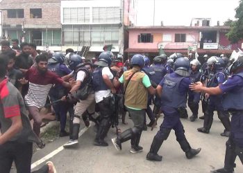 গণভবন আন্দোলনকারীদের দখলে