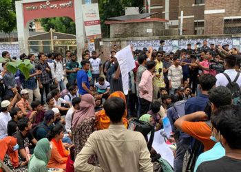 আন্দোলনের মুখে পদত্যাগ করেন রাজশাহী কলেজের অধ্যক্ষ
