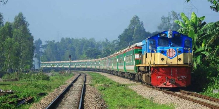 সারাদেশে আন্তনগর ট্রেন চলাচল শুরু