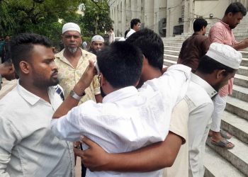 ফিরে এলেন আগের খতিব, নামাজের আগে নাটকীয়তা বায়তুল মোকাররমে