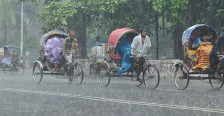 সকাল থেকে আশ্বিনের বৃষ্টি, ভোগান্তিতে রাজধানীবাসী