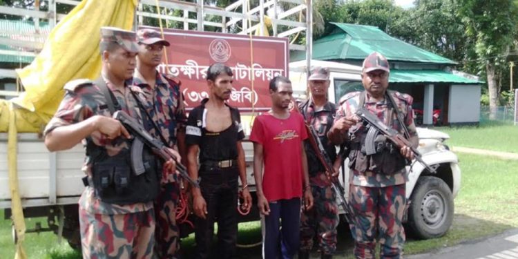 বেপরোয়া গাড়ি চালিয়ে সীমান্ত গেট ভেঙে বাংলাদেশে ২ ভারতীয়