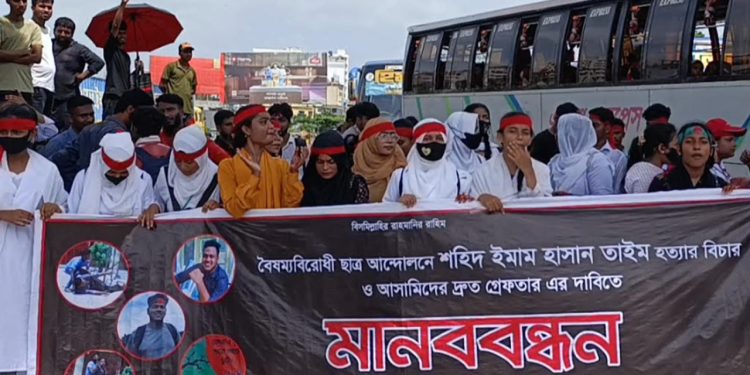 ঢাকা-চট্টগ্রাম মহাসড়কে শিক্ষার্থীদের অবরোধ, তীব্র যানজট