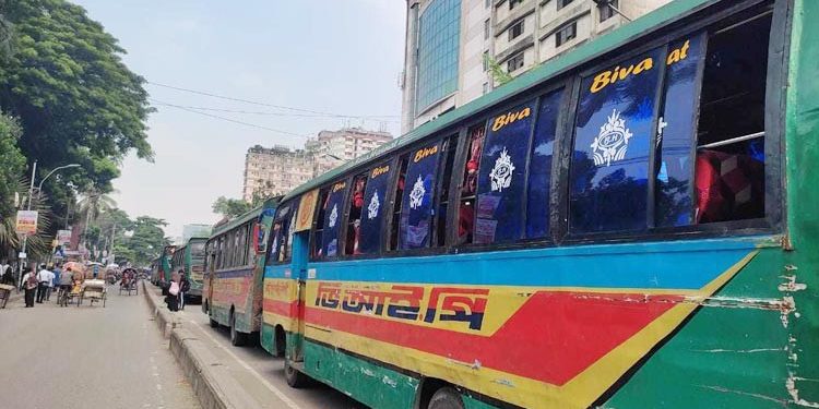 ভাড়া নিয়ে বিতণ্ডা, ৩০টি বাস আটকালো ঢাকা কলেজ শিক্ষার্থীরা