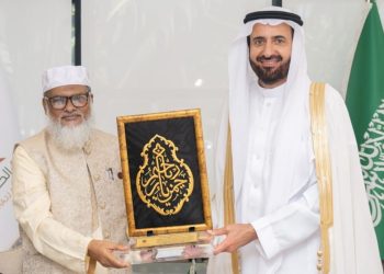 কাবা শরিফের গিলাফ উপহার পেলেন ধর্ম উপদেষ্টা