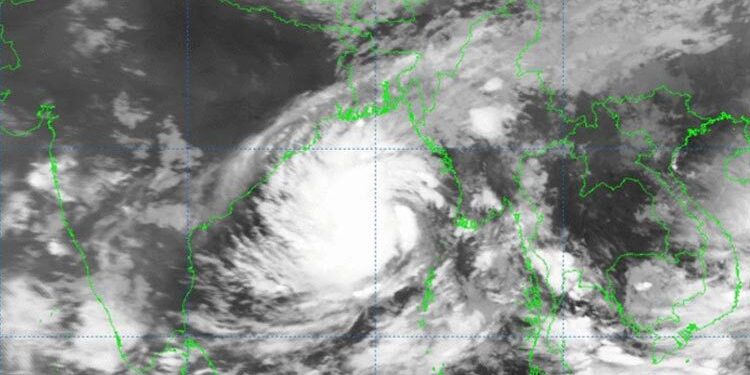 সাগরে ঘূর্ণিঝড় ‘দানা’, উপকূল থেকে কমেছে দূরত্ব