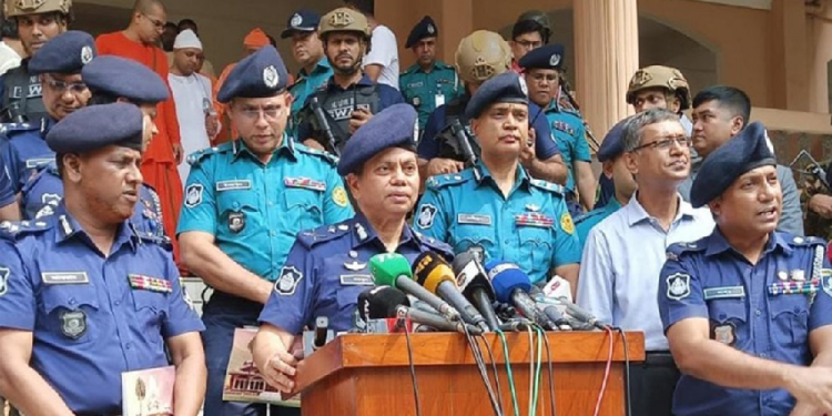 সন্ত্রাসী কার্যক্রম বন্ধে দুর্গাপূজার পর সাঁড়াশি অভিযানে নামছে পুলিশ