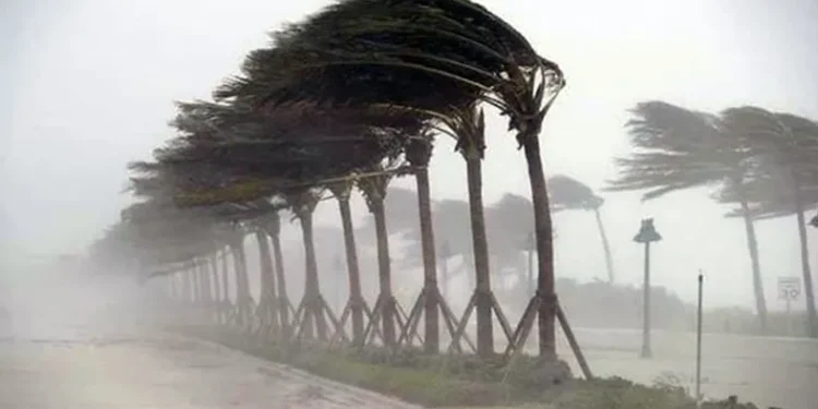 রাতের মধ্যে যেসব অঞ্চলে ৬০ কিমি বেগে ঝড় হতে পারে