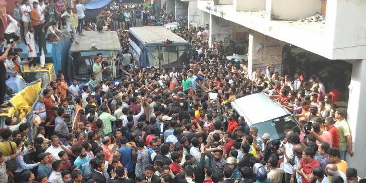 একের পর এক যা ঘটছে তা কি ‘স্বাভাবিক’