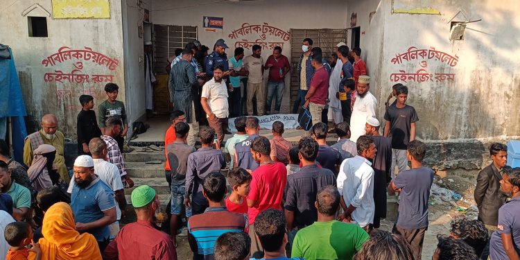 কুয়াকাটা পাবলিক টয়লেটে পর্যটকের মরদেহ উদ্ধার