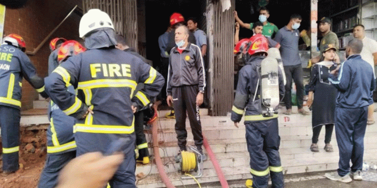 ফার্মগেটের মানসী প্লাজার আ’গুন ৮ ঘণ্টা পর নিয়ন্ত্রণে