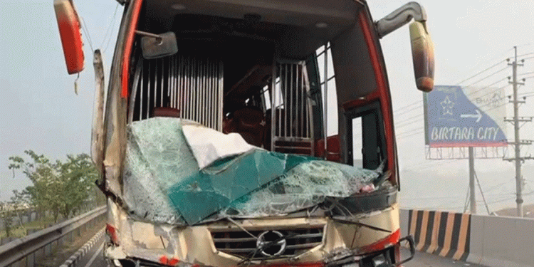 এক্সপ্রেসওয়েতে দুই গাড়ির সংঘর্ষ, নিহ’ত ১