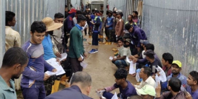 মালয়েশিয়ায় ৭৬ বাংলাদেশি আটক