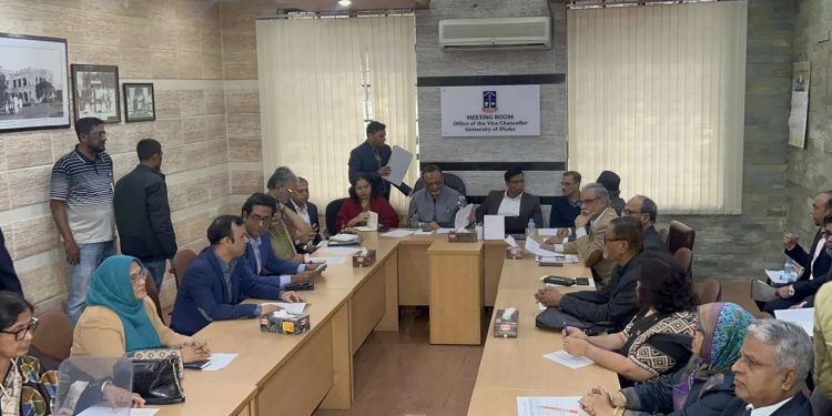 সাত কলেজের অধ্যক্ষদের সঙ্গে জরুরি সভায় বসেছেন ঢাবি উপাচার্য