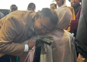অবশেষে দীর্ঘ ৭ বছর পর দেখা হলো মা-ছেলের