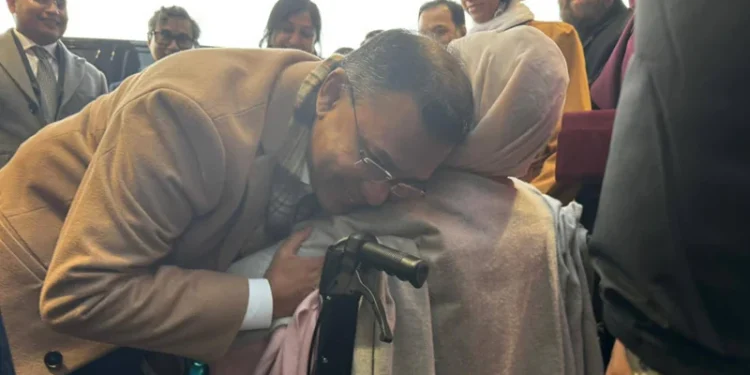 অবশেষে দীর্ঘ ৭ বছর পর দেখা হলো মা-ছেলের