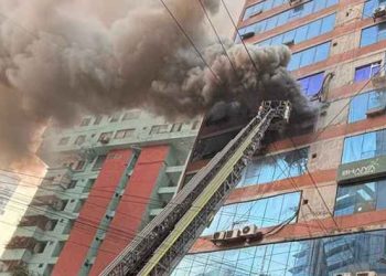 পল্টনে জামান টাওয়ারে ভয়াবহ আগুন, ২ ঘণ্টার চেষ্টায় নিয়ন্ত্রণে