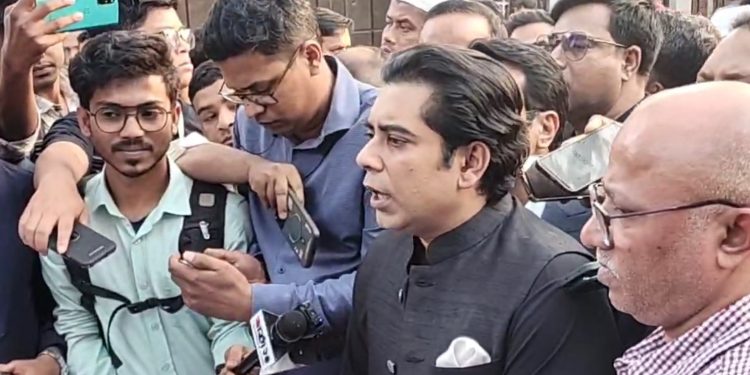 স্থানীয় নয়, আগে জাতীয় নির্বাচন চান পার্থ
