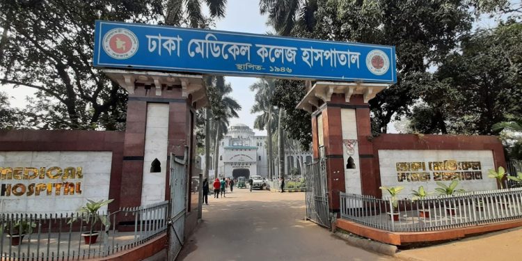 রাজধানীতে সড়ক দুর্ঘটনায় প্রাণ হারালেন স্বামী-স্ত্রী, অলৌকিকভাবে বেঁচে রইল মেয়ে