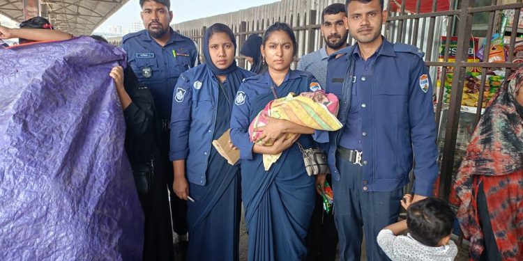 বিমানবন্দর রেলস্টেশনে জন্ম নিলো ফুটফুটে কন্যা শিশু