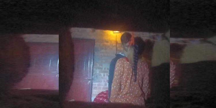 ‌শাশুড়ি দেখে ফেলায় পর/কীয়া প্রেমিককে নিয়ে গলায় ফাঁ/স নিলেন গৃহবধূ