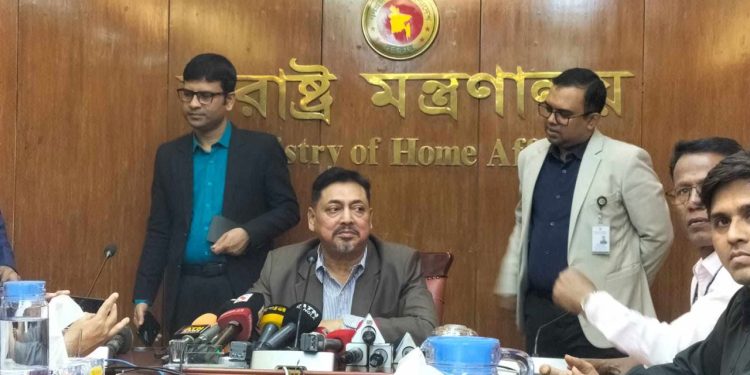 আমরা চাই পুলিশ কোমর সোজা করে দাঁড়াক : স্বরাষ্ট্র সচিব