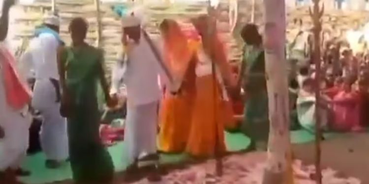 ভালোবেসে দুই তরুণীকে একসঙ্গে বিয়ে, এলাকায় উত্তেজনা