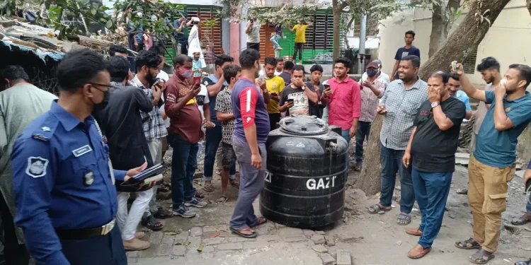 ট্যাপ থেকে বেরোচ্ছিল রক্ত, পানির ট্যাংক খুলে মিলল যুবকের মরদেহ