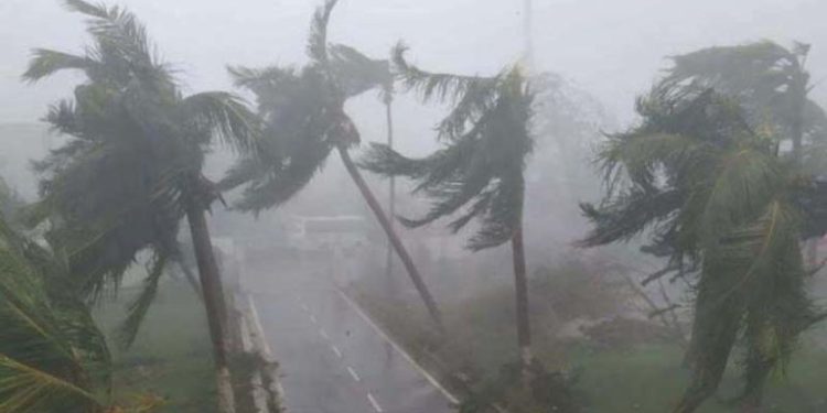 রাতে যেসব অঞ্চলে ৬০ কি.মি. বেগে ঝড় হতে পারে