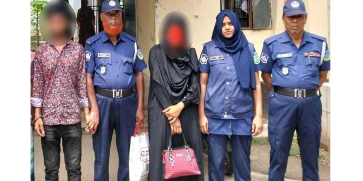 স্বামী প্রবাসে, তিন সন্তান রেখে প্রেমিকের সঙ্গে পালিয়ে গেলেন স্ত্রী