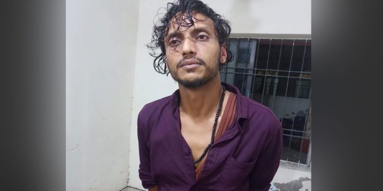 অটোরিকশা ছিনতাইয়ের চেষ্টা, বোমা-অস্ত্রসহ যুবদল কর্মী গ্রেপ্তার