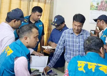 ঘুষ গ্রহণকালে হাতেনাতে ধরা খেল ডিএসসিসির ওয়ার্ড সচিব