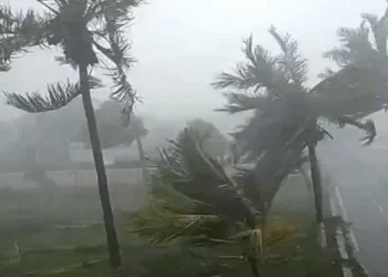 ৮ অঞ্চলে ঝড়-বৃষ্টির শঙ্কা, নদীবন্দরে সতর্ক সংকেত