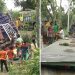 ঝিনাইদহে এবার বাসের ছাঁদ খুলে ঝুলছিলো গাছে, বাস গর্তে