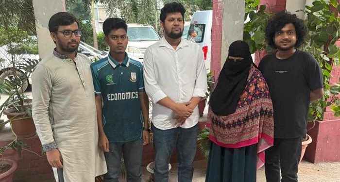 বোতল নিক্ষেপকারী সেই শিক্ষার্থীকে জিজ্ঞাসাবাদ শেষে পরিবারের কাছে হস্তান্তর