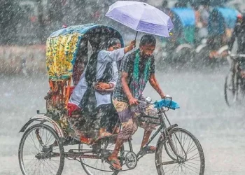 ধেয়ে আসছে শক্তিশালী বৃষ্টিবলয় ‘ঝুমুল’