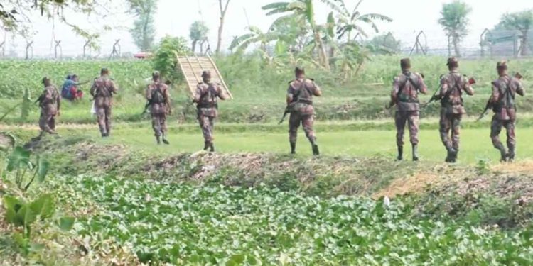 সীমান্তে বিএসএফের গুলি, বিজিবির সঙ্গে স্থানীয়দের অবস্থান