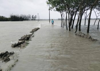 লক্ষ্মীপুরে জোয়ারের পানিতে ৪০ গ্রাম প্লাবিত, দুর্ভোগ