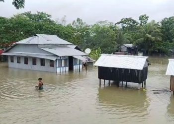 পটুয়াখালীতে নিম্নচাপের প্রভাবে তিন গ্রাম প্লাবিত, পানিবন্দি চার শতাধিক পরিবার