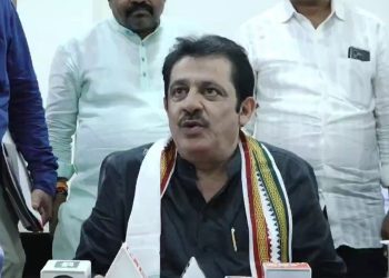 ‘শরীরে বোমা বেঁধে পাকিস্তানে হামলা করব’, বললেন ভারতের মন্ত্রী