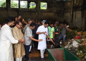 রাতের মধ্যেই অপসারণ হবে কোরবানির বর্জ্য: আসিফ মাহমুদ