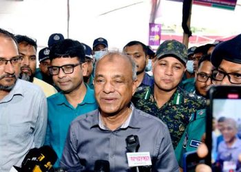দুর্নীতিবাজরা নেই, তাই গরুর দাম কম: স্বরাষ্ট্র উপদেষ্টা