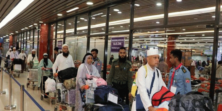 দেশে ফিরেছেন ৫৬ হাজার ৭৪৮ হাজি