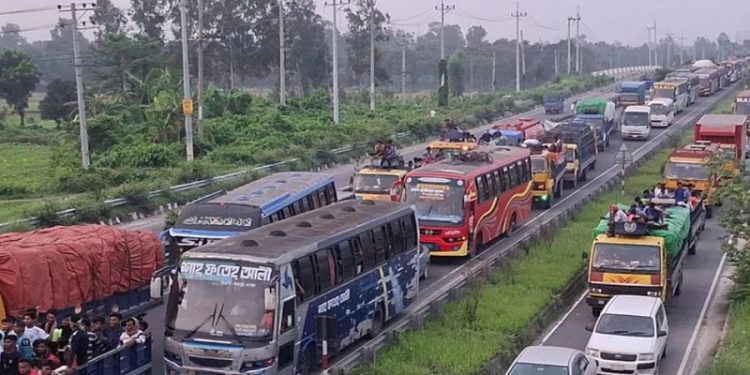 ঢাকা-টাঙ্গাইল-যমুনা সেতু মহাসড়কে ৩৫ কিলোমিটার যানজট