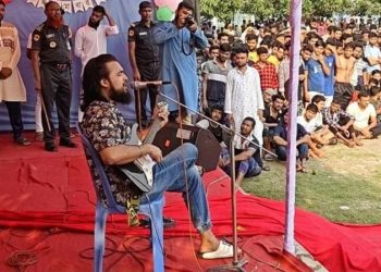 কেন্দ্রীয় কারাগারে ঈদে বন্দিদের জন্য গান শোনালেন নোবেল