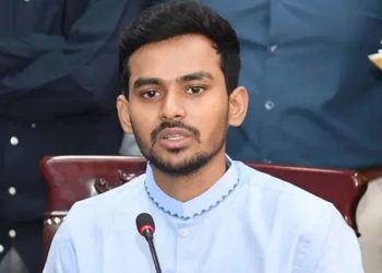 শিক্ষার্থীদের সরকারি দপ্তরে পার্টটাইম চাকরির সুযোগ দিতে চান উপদেষ্টা আসিফ