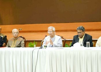 রাজনৈতিক দলের নেতাদের সঙ্গে বৈঠকে প্রধান উপদেষ্টা