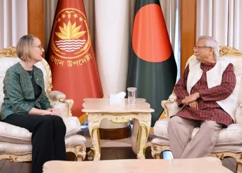 প্রধান উপদেষ্টার সাথে ব্রিটিশ হাইকমিশনারের সাক্ষাৎ