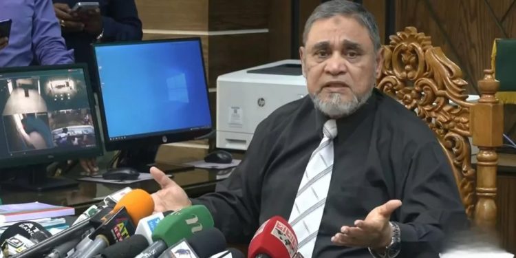ব্যালট বাক্স লুট ও কেন্দ্র দখল হতে দেব না : সিইসি